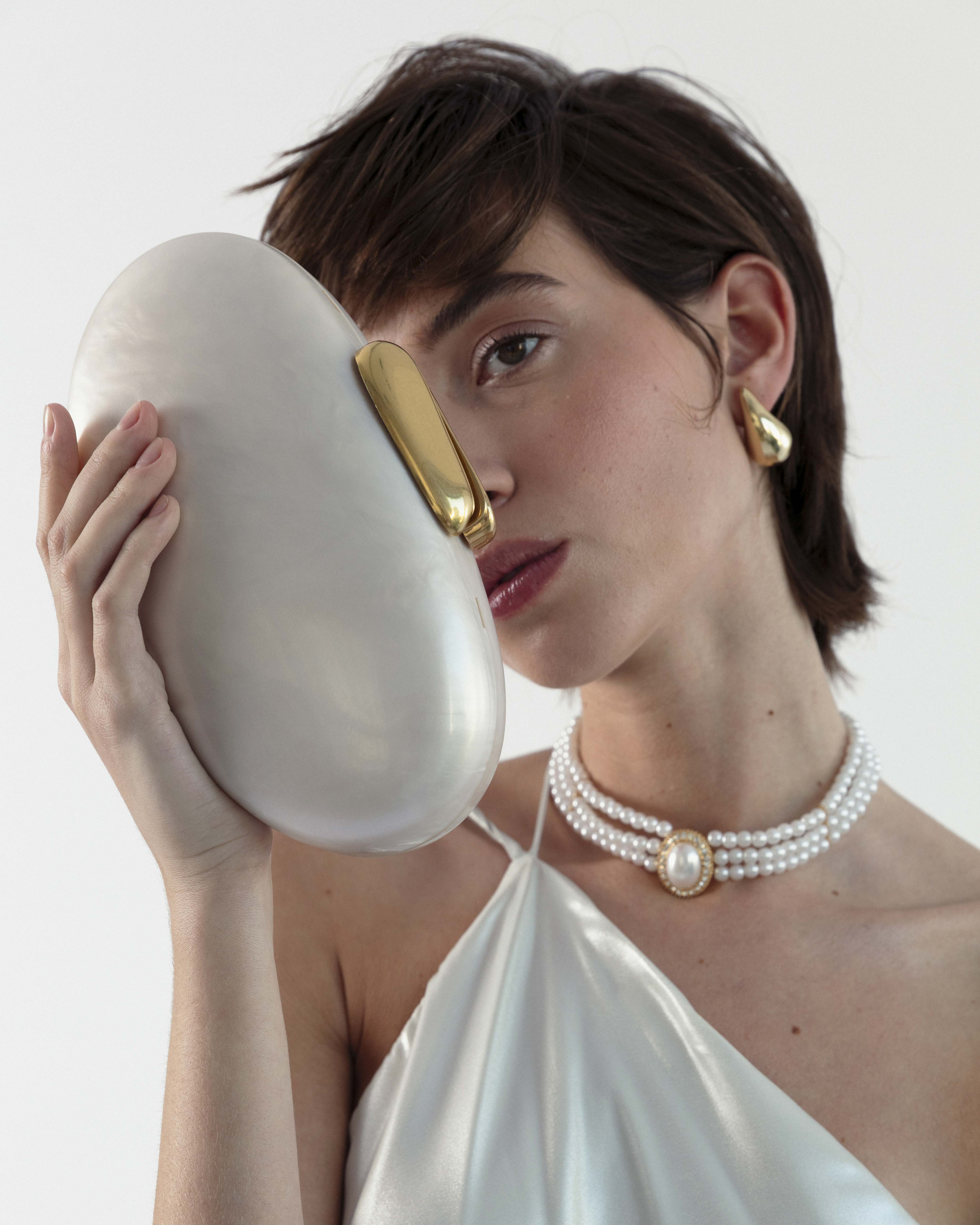 Pearl Clutch