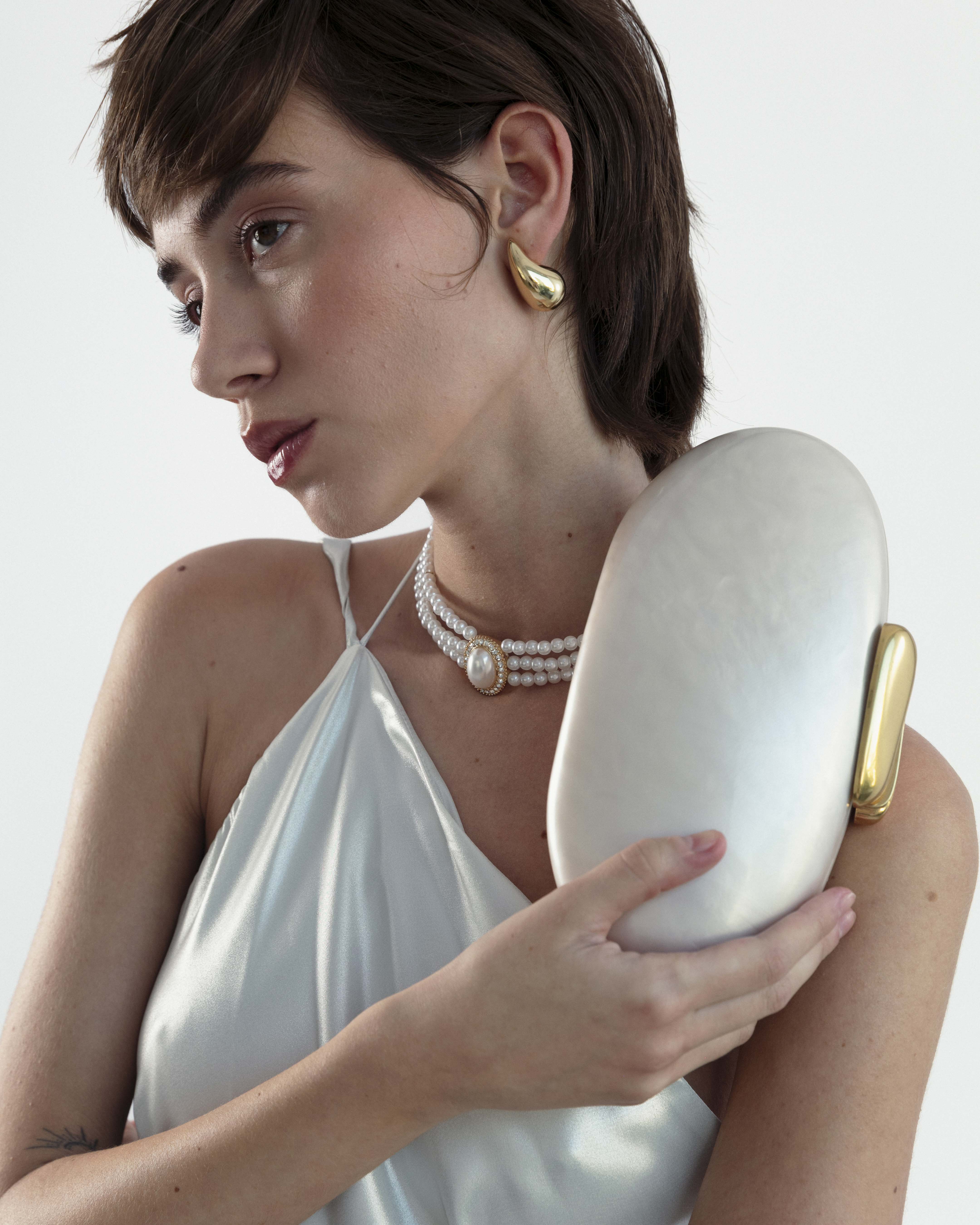 Pearl Clutch